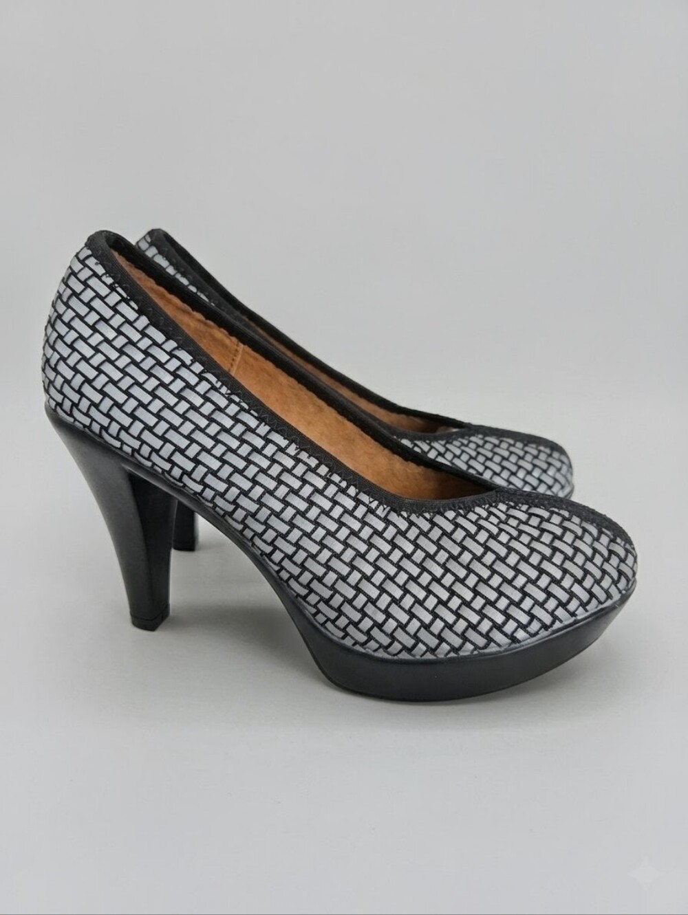 Bernie Mev Legend Dress Pumps Woven Heels Sz 38 (7.5 - 8) Silver Reflective NWOT